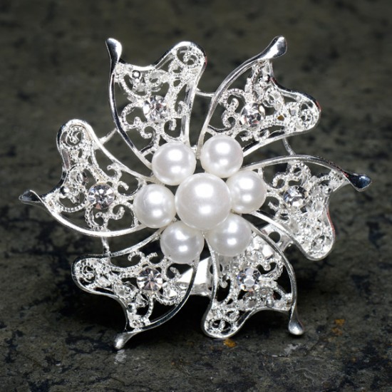 Bonzos Diamante/Pearl Fashion Brooch Silver