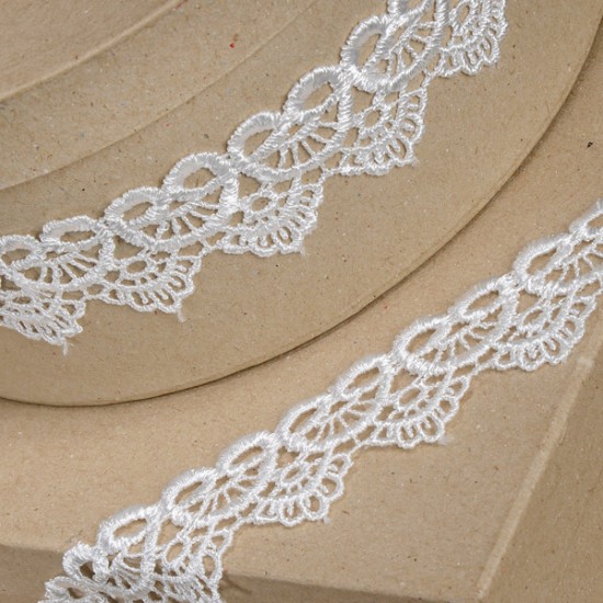 Club Green Scalloped Lace Ribbon Spool Ivory