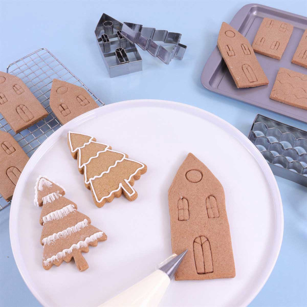 PME Gingerbread House Cookie Cutter Set PME Gingerbread House Cookie Cutter Set