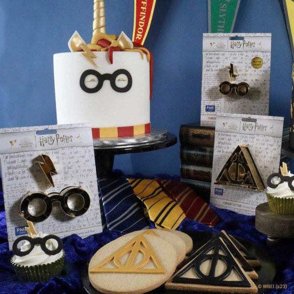 PME Harry Potter Fondant & Cookie Cutter, Set of 2, Harry\'s Glasses & Scar, Large PME Harry Potter Fondant & Cookie Cutter, Set of 2, Harry\'s Glasses & Scar, Large